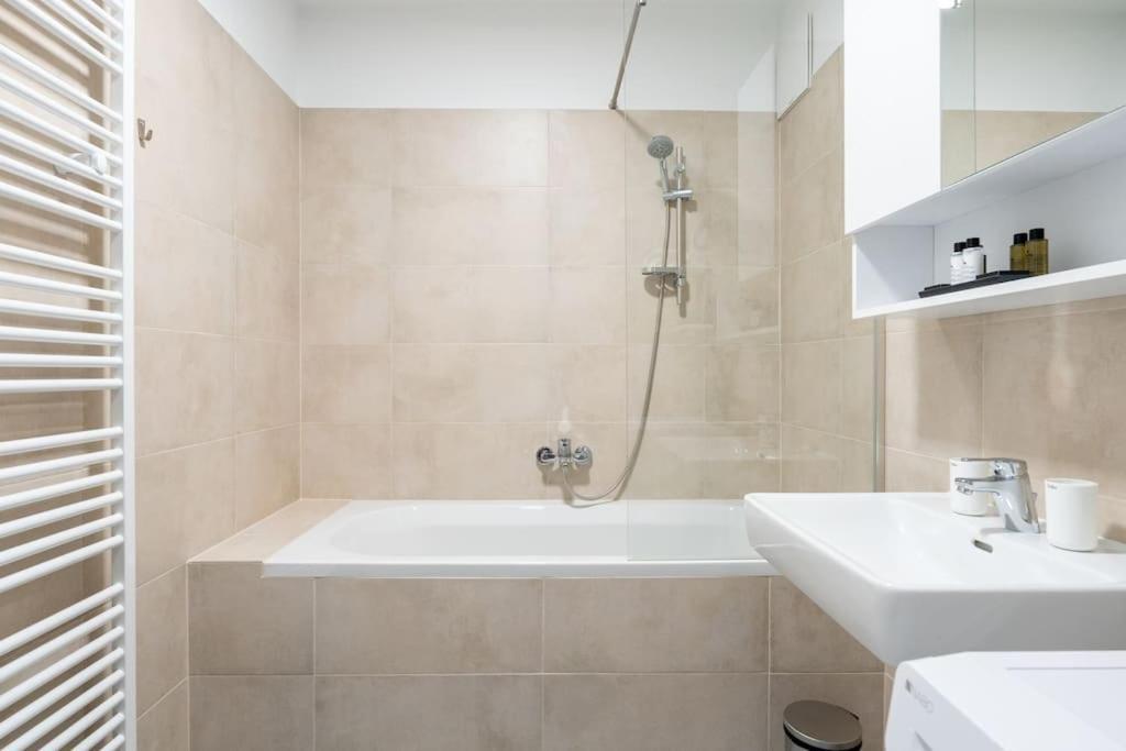 Urban 1Br Retreat, Easy City Link By Hm Wien Ngoại thất bức ảnh